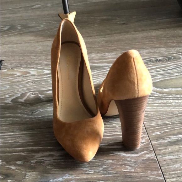 BCBG PUMPS - Picture 4 of 4